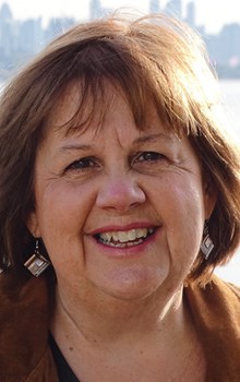Lynda J MacGibbon